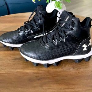 Boys Under Armour Football Cleats